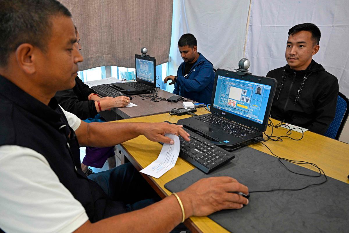 Youths register themselves for the upcoming Nepal’s parliamentary elections, in Kathmandu on October 13, 2025. - Prakash MATHEMA / AFP