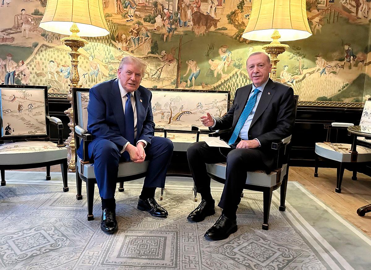 This handout photograph taken and released by Turkish Presidency Press Office on June 24, 2025, shows Turkey’s President Recep Tayyip Erdogan (R) and US President Donald Trump (L) meeting on the sidelines of the NATO Heads of State and Government summit in The Hague. - AFP PHOTO / TURKISH PRESIDENCY PRESS OFFICE