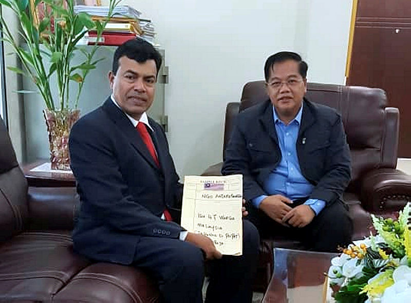 Cambodian Prime Minister’s Department, Oknha Datuk Dr Othsman Hassan (R) with NGO Antarabangsa chairman, Datuk Dr Mustapha Ahmad Marican, in this photo taken on Feb 11, 2019. — Bernama