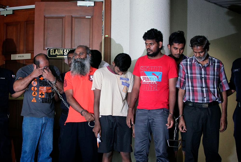 Gambar fail: Kunaseegaran and others R. Dinishwaran, A.Thinesh Kumar, M. Vishwanath, S.Nimalan, and S.Ravi Chandaran, had claimed trial to murdering Morais between 7am and 8pm on Sept 4, 2015/SUNpix