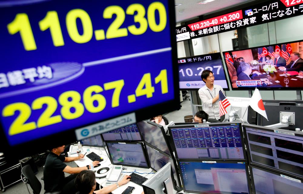 Japanese shares extend sharp fall on COVID-19 lockdown worries