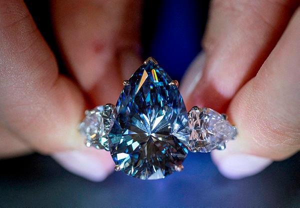 17.61-carat Bleu Royal diamond goes for US$43.8 million to an