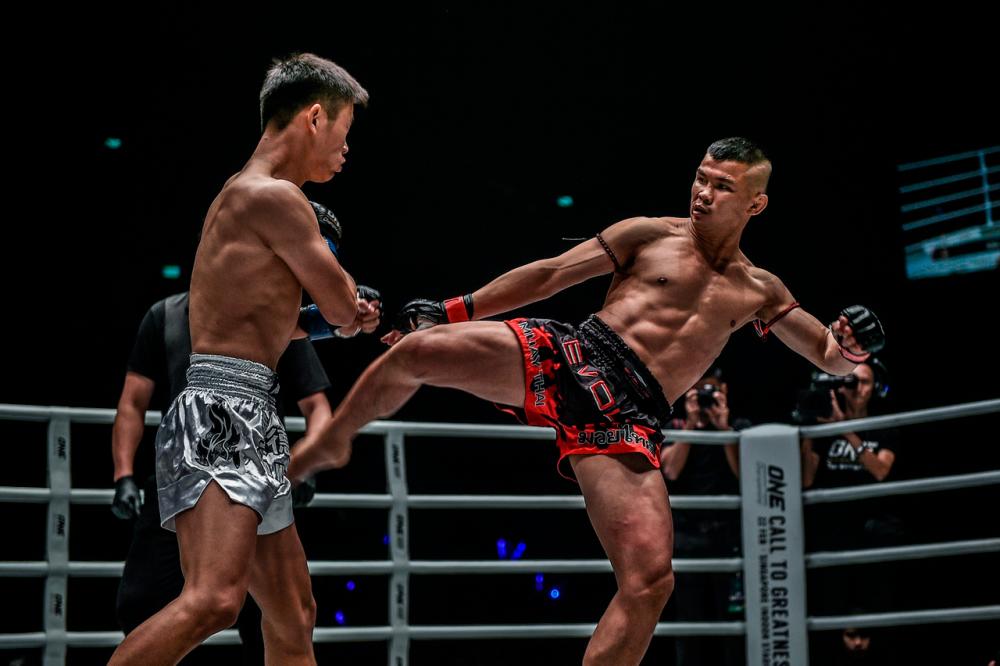 Nong-O dominates Han Zi Hao to win ONE Bantamweight title