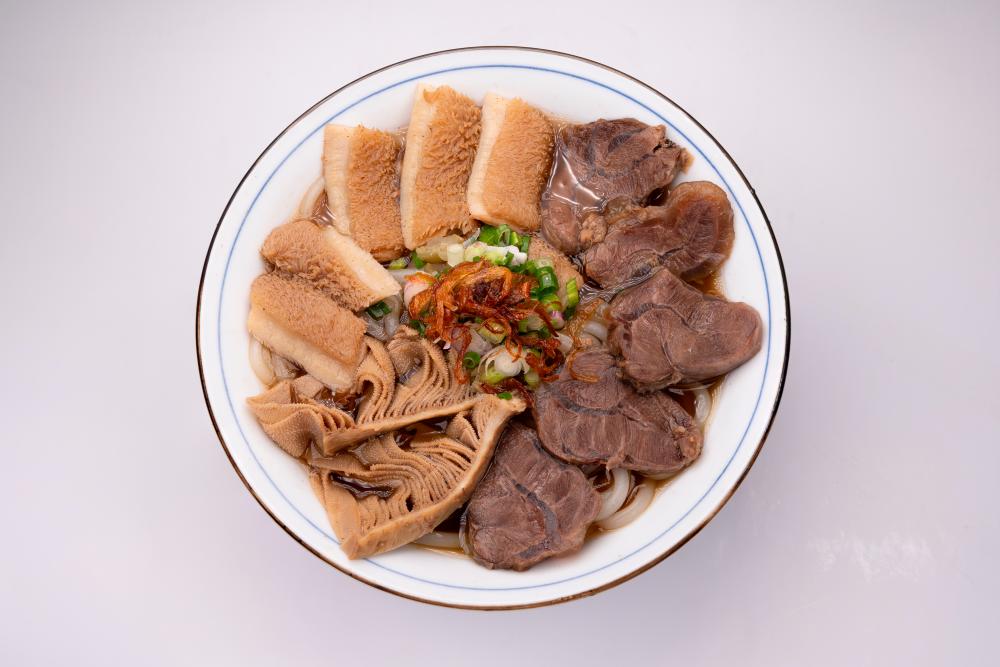 The hot pot beef and stomach mix set. – PICS COURTESY OF TANGKAK BEEF NOODLE HOUSE