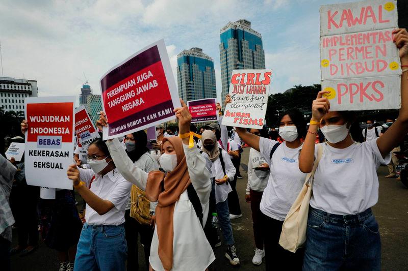 Activists take part in a rally to support women’s rights outside the National Monument complex in Jakarta on March 2022 - REUTERSpix
