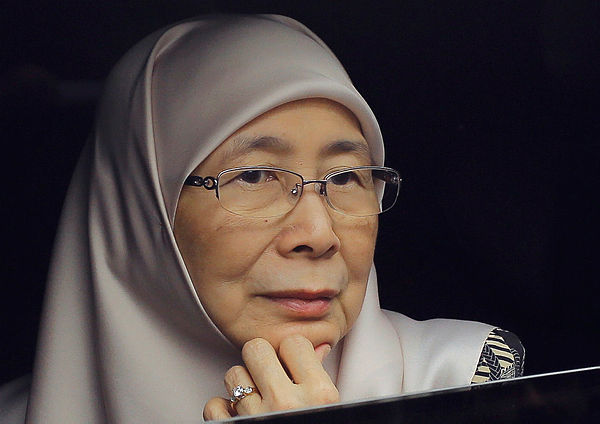 Two million face masks distributed to students nationwide: Wan Azizah