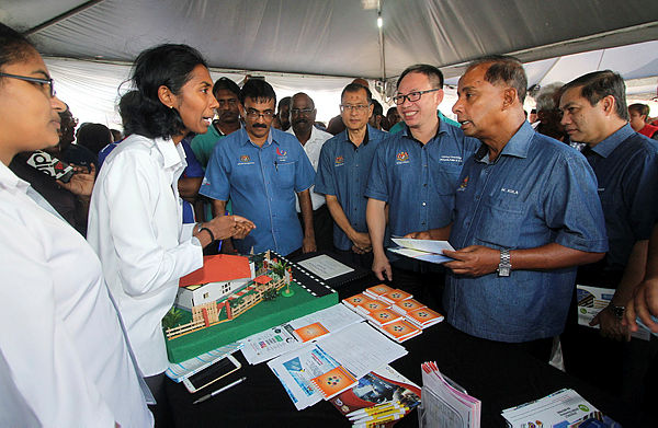 Human Resources Minister M. Kula Segaran (2nd from R) visits an exhibition booth at the ‘Human Resource Ministry with the People’ event in Rantau, Seremban on March 24, 2019. — Bernama