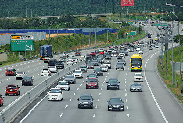 NSE crash causes massive snarl northbound after Menora tunnel