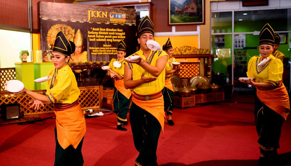 The Negri Sembilan National Culture and Arts Department (JKKNNS) has organised 33 arts and cultural programmes online during the period of Movement Control Order (MCO) and Recovery MCO (RMCO). — Bernama