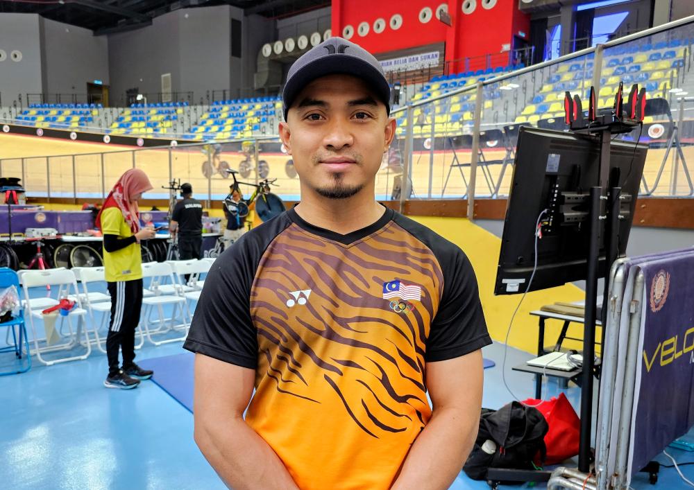 NILAI, 13 June -- National cycling champion Datuk Mohd Azizulhasni Awang when met by Bernama during the official training for the 2023 Asian Track Cycling Championship (ACC 2023) at the Malaysian National Velodrome today. BERNAMAPIX