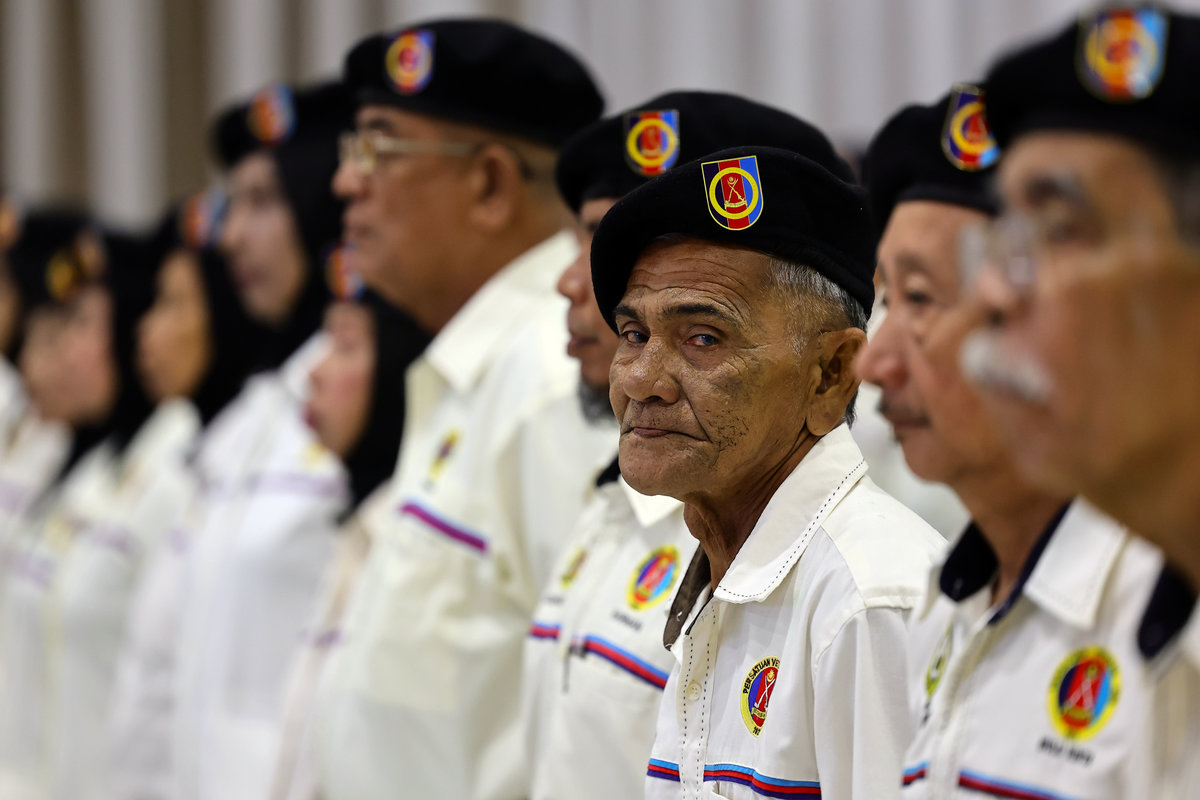 Barisan ahli Persatuan Veteran Angkatan Tentera Malaysia (PVATM) hadir pada Majlis Perasmian Sambutan Hari Ulang Tahun ke-103 Persatuan Veteran Angkatan Tentera Malaysia (PVATM) dan Perhimpunan Agung PVATM ke-99 di Dewan Majlis Bandaran Seremban hari ini. - BERNAMApix