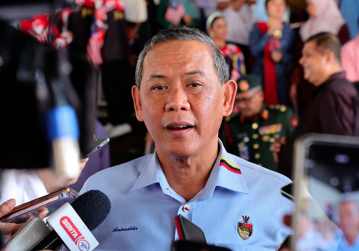 Menteri Besar Negeri Sembilan Datuk Seri Aminuddin Harun ketika ditemui media selepas Majlis Pelancaran Kibar Jalur Gemilang peringkat Negeri Sembilan di Dewan Majlis Bandaraya Seremban (MBS) hari ini. - BERNAMAPIX