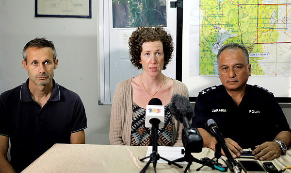 Meabh Jaseprine Qouirin (centre) and Sebastian Marie Philipe (left), mother and father to missing Franco-Irish teenager, Nora Anne Quoirin, at a press conference in Pantai Police Station, today. — Bernama