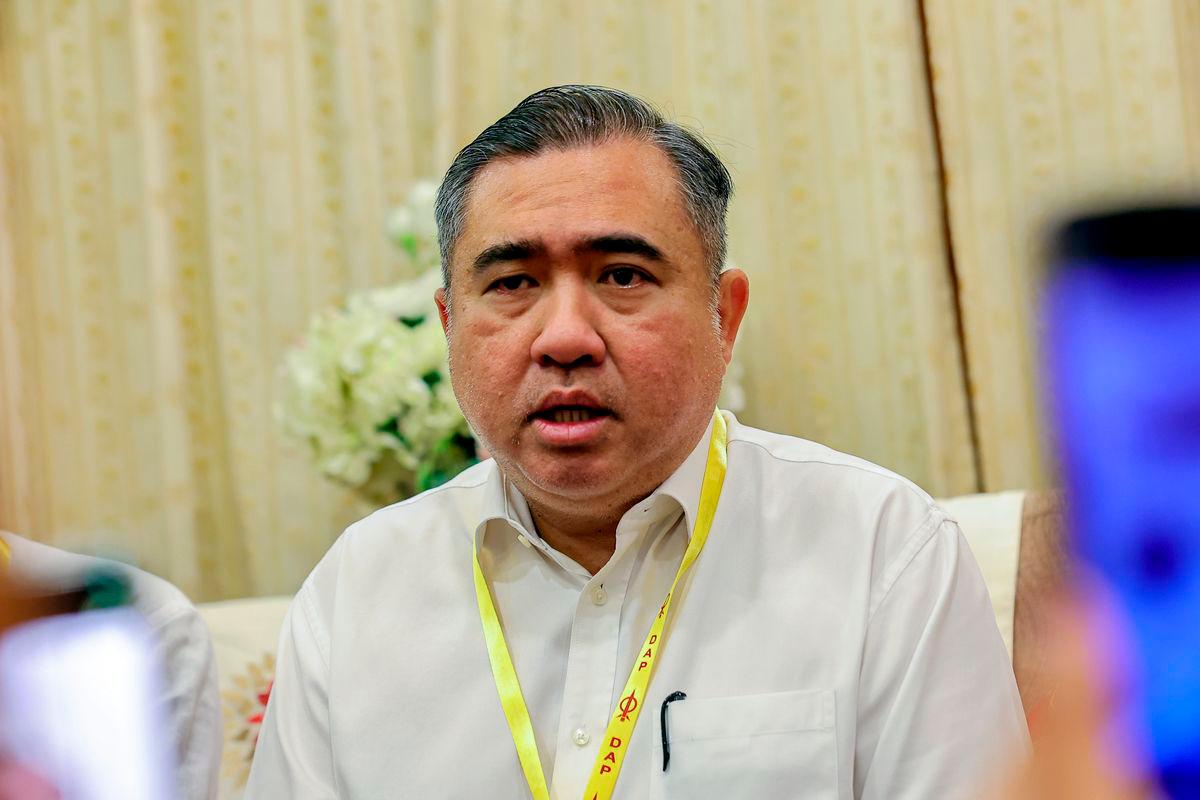 Setiausaha Agung DAP Anthony Loke ditemui pemberita selepas Konvensyen Tahunan DAP Negeri Sembilan ke-23 di sebuah hotel hari ini - fotoBERNAMA