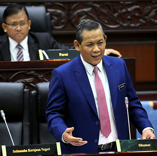 Students need to open their mind, master skills for IR4.0: Aminuddin