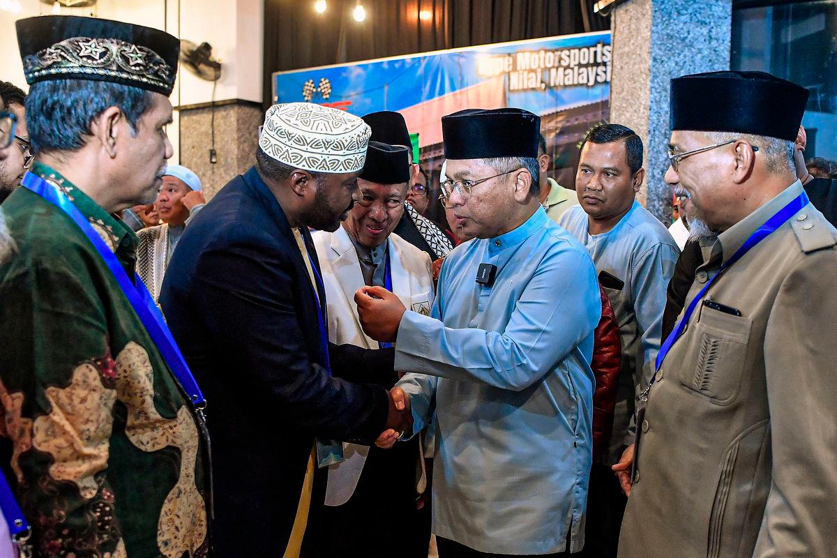 Menteri di Jabatan Perdana Menteri (Hal Ehwal Agama) Datuk Dr Mohd Na’im Mokhtar (second right). Bernamapix