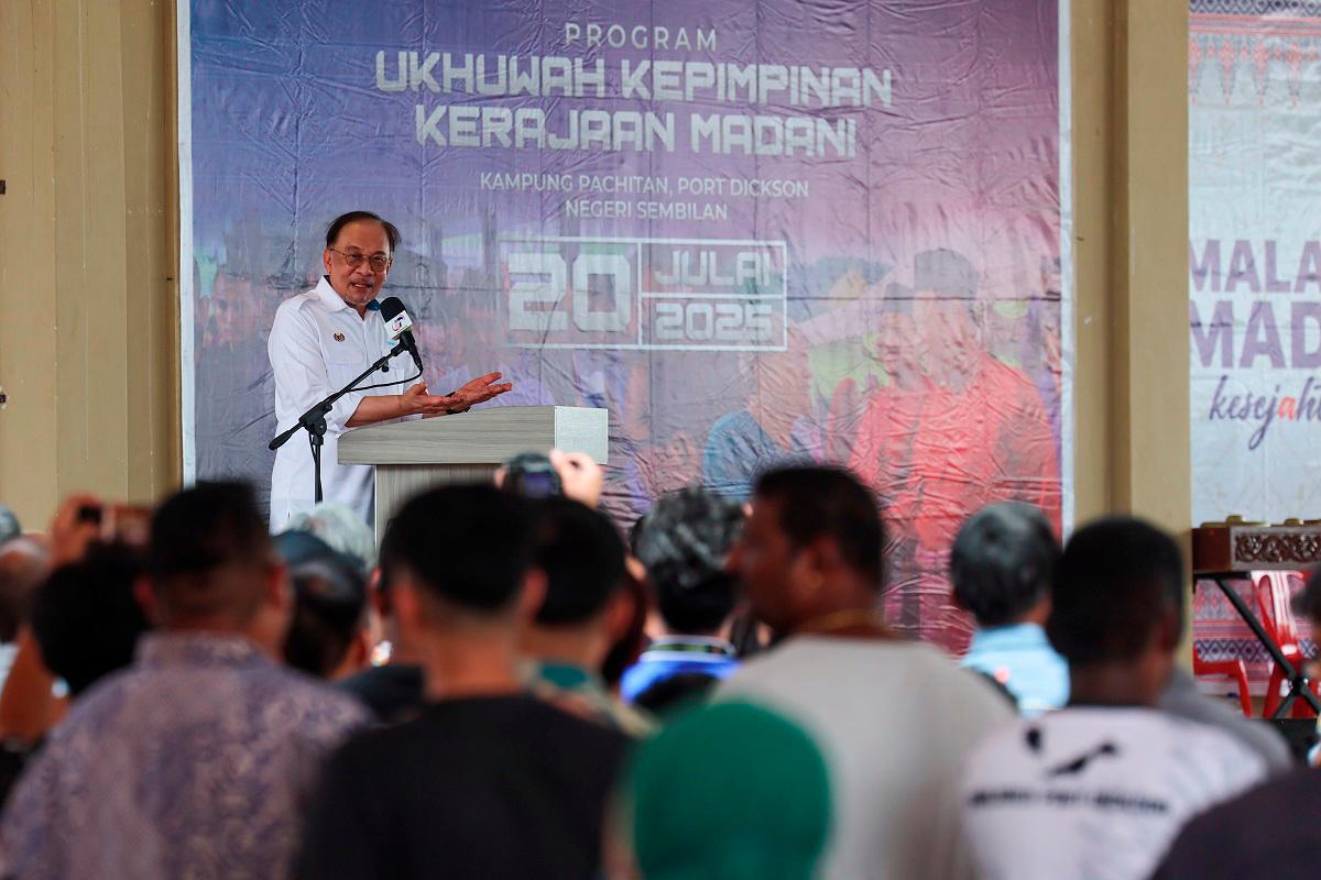 Prime Minister Datuk Seri Anwar Ibrahim speaking during the Kenduri Rakyat ceremony in conjunction with the MADANI Ukhwah Programme in Kampung Pachitan, Port Dickson today. - Bernama pic