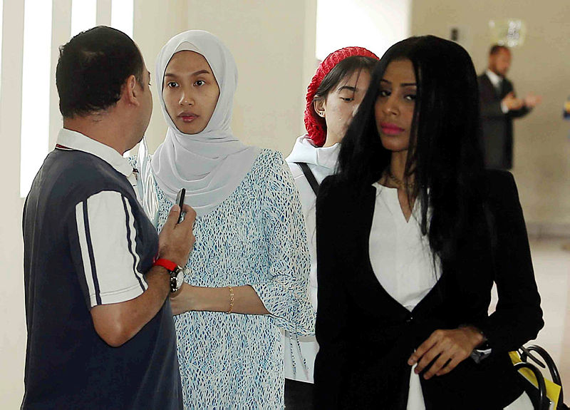 Filepix of Nur Dhia Liyana Shaharuddin (2nd L) at the court last year.