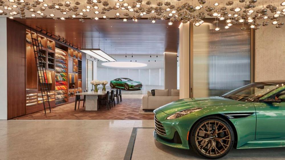 $!Aston Martin Unveils Its First Ultra-Luxury Showroom