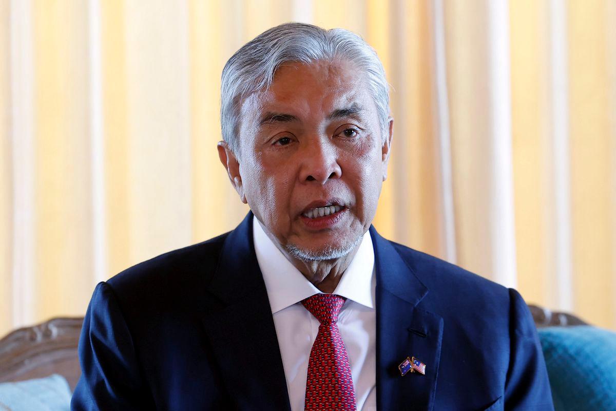 Timbalan Perdana Menteri Datuk Seri Dr Ahmad Zahid Hamidi ketika sidang media di Rumah Malaysia di sini hari ini. - fotoBERNAMA