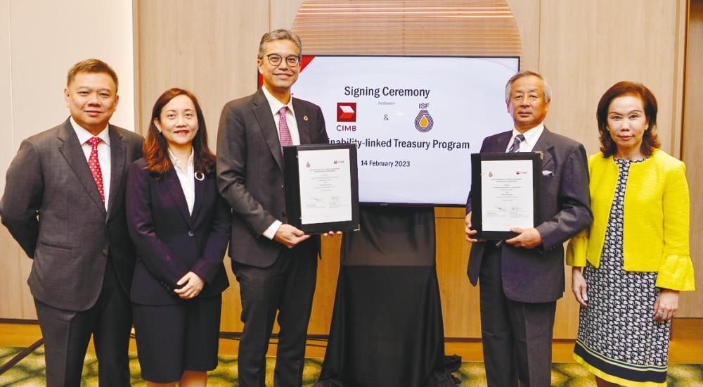 From left: CIMB Group wholesale banking and group treasurer co-CEO Chu Kok Wei, corporate banking Malaysia head Lau Su Chean, Jefferi, Ishigami and ISF chief marketing officer Khoo Yoke Lian at the signing ceremony.
