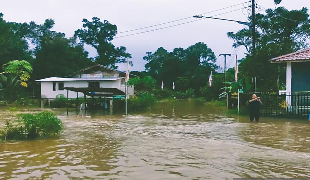 It is estimated that the government needs to spend RM392 billion on measures to mitigate flooding due to climate change by 2100. – Berrnamapic