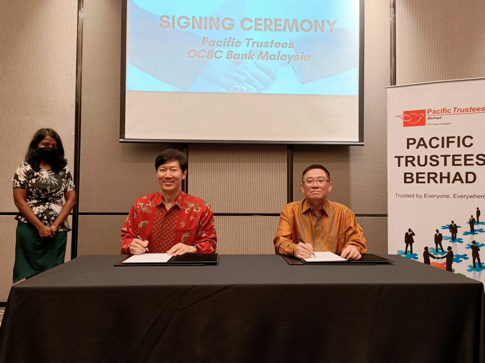 OCBC Bank Malaysia CEO Datuk Ong Eng Bin (left) and Cheah during the signing ceremony.