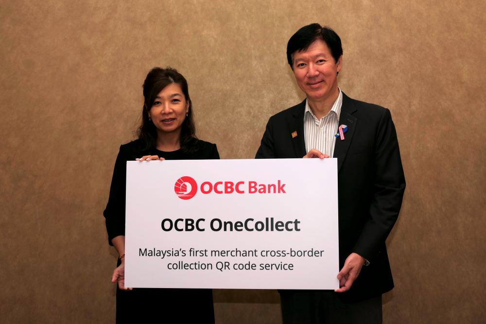 Chong (left) and OCBC Bank (Malaysia) Bhd CEO Datuk Ong Eng Bin, introducing OCBC OneCollect, Malaysia’s first merchant cross-border QR code collection service which is set to benefit local businesses and Singapore bank account holders.