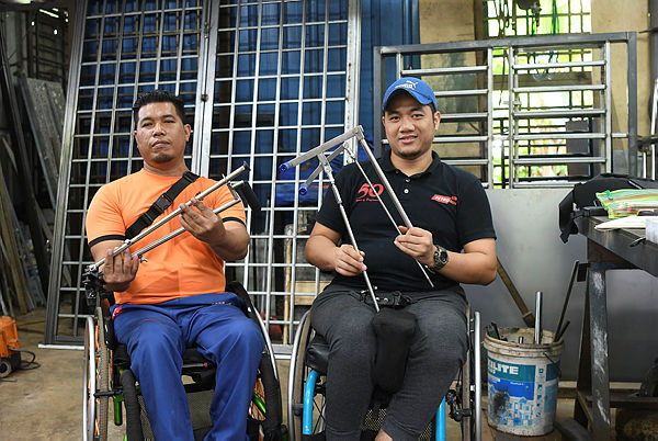 Mohd Afiq Barni (right), 30 and Hairul Anuar Abu Bakar (left), 42 prove that their handicap is not an impediment by inventing the Hand-Drive Controller (HDC).