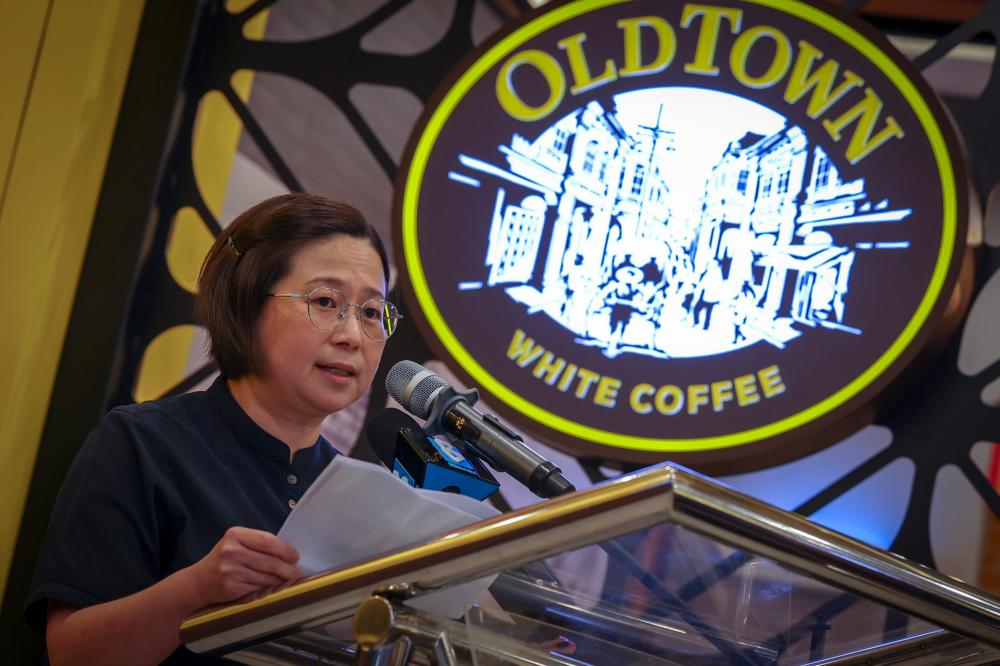 Liew speaking at the launch of Oldtown White Coffee outlet at IOI City Mall. – Bernamapic