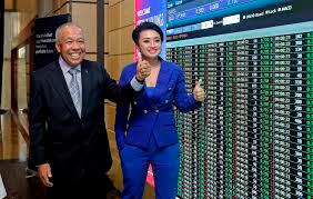 Optimax chairman Tan Sri Dr Ahmad Tajuddin Ali (left) and Tan at the company’s listing ceremony. – BERNAMAPIX