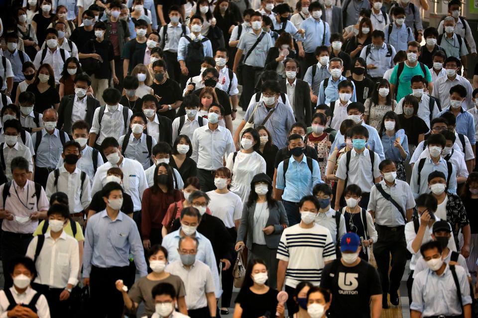 Commuters wearing face masks arrive at Shinagawa Station at the start of the working day amid the coronavirus disease (Covid-19) outbreak, in Tokyo, Japan, August 2, 2021. -Reuters