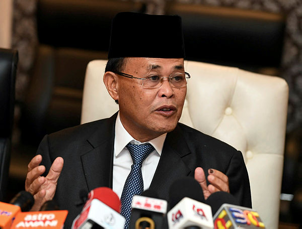 Johor Mentri Besar Datuk Osman Sapian. — Bernama