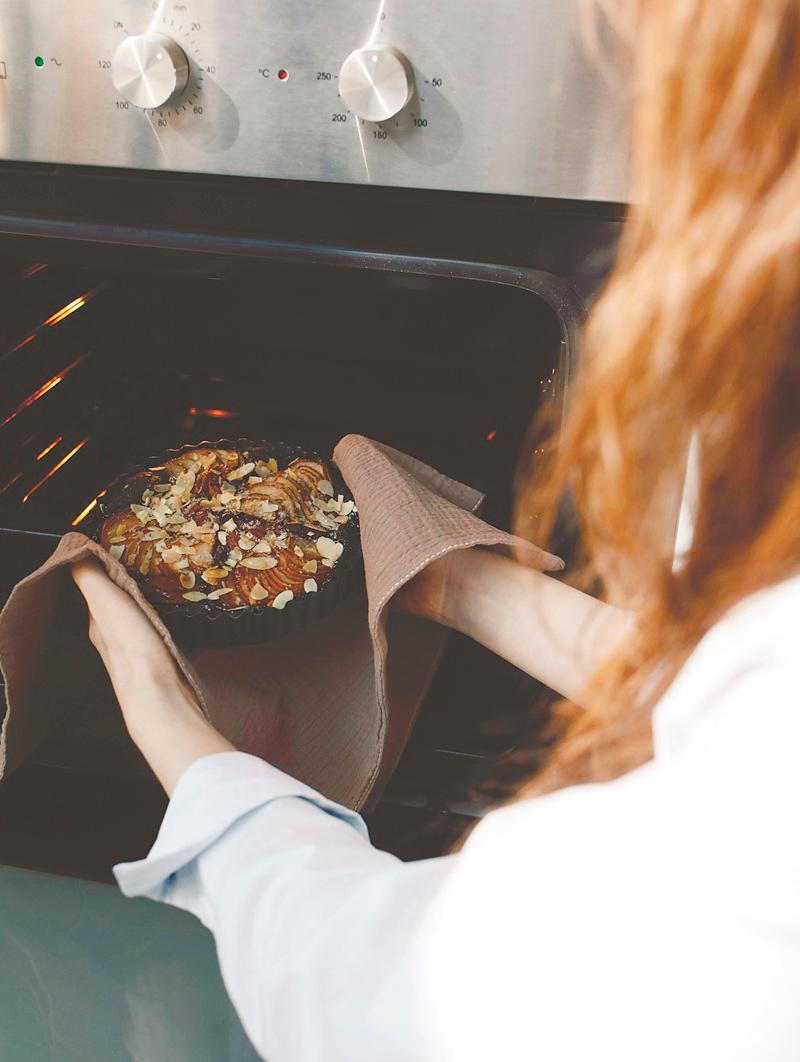 Nothing quite beats the aroma of food slow roasting or baking in a convection oven. – PEXELSPIC