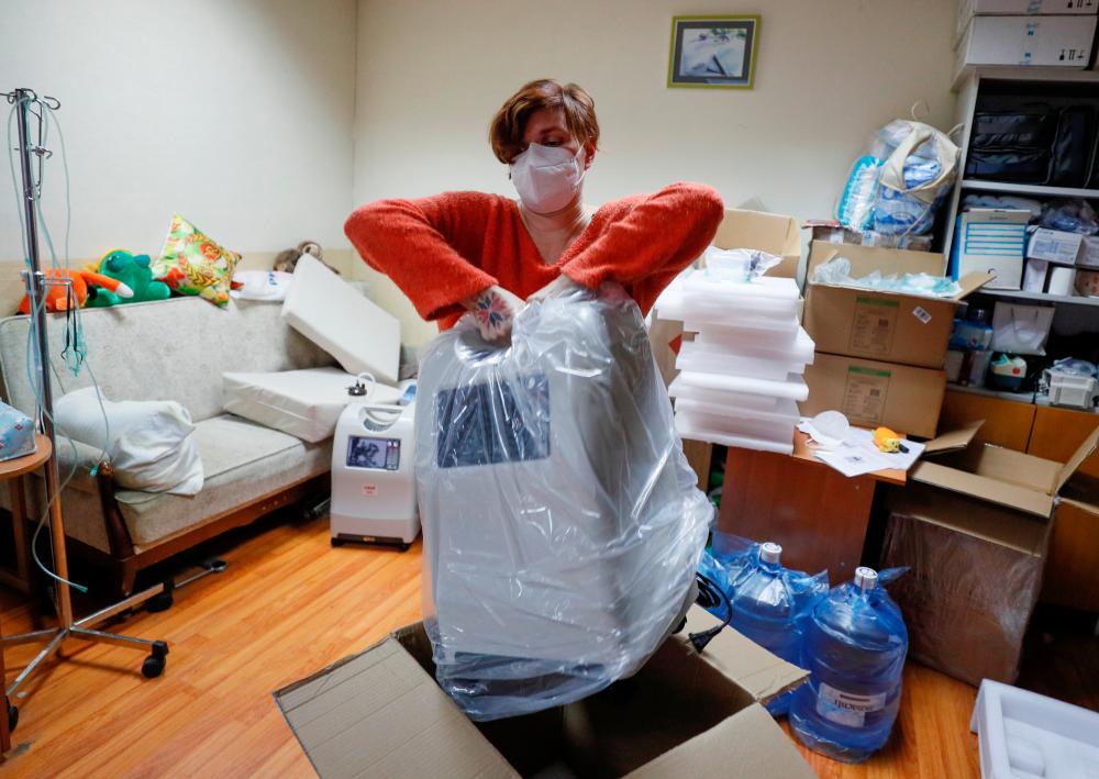 Lesya Lytvynova, co-founder of the Kyiv-based charity fund Ours, unpacks a new oxygen generator in her office in Kyiv, Ukraine November 20, 2020. — Reuters