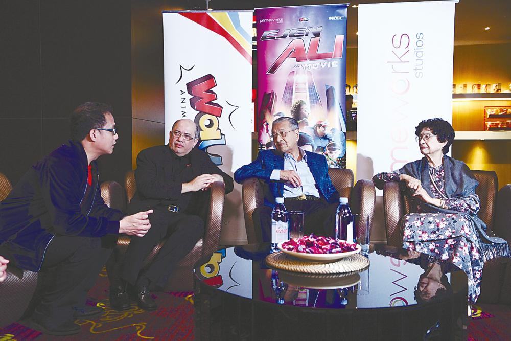 Mahathir and his wife Tun Dr Siti Hasmah Mohd Ali chat with Primeworks Studios CEO Datuk Ahmad Izham Omar (left) and Media Prima group chairman Datuk Syed Hussian Syed Junid before watching the movie at GSC Pavillion on Dec 9. – Bernamapix