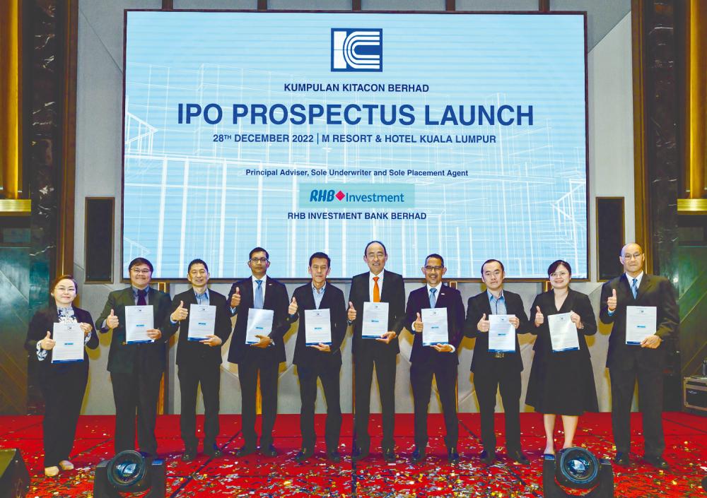 Ganesh (fourth from left) and Tan (fifth from left) with other directors and senior management of Kitacon and RHB Bank at the prospectus launch.