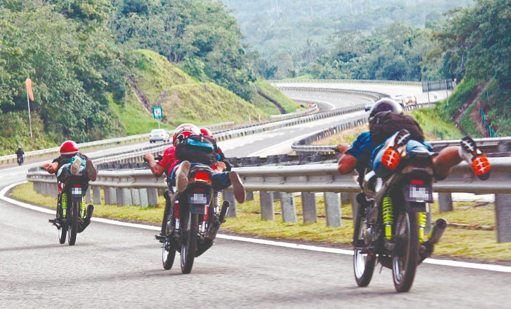 The rise of the “Mat Rempit” culture – street racers notorious for their reckless stunts – remains largely unchecked. – SUNPIC