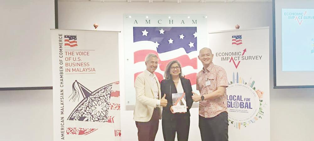 From left: Amcham chairman Antony Lee, Das and Ong at the release of the survey results.