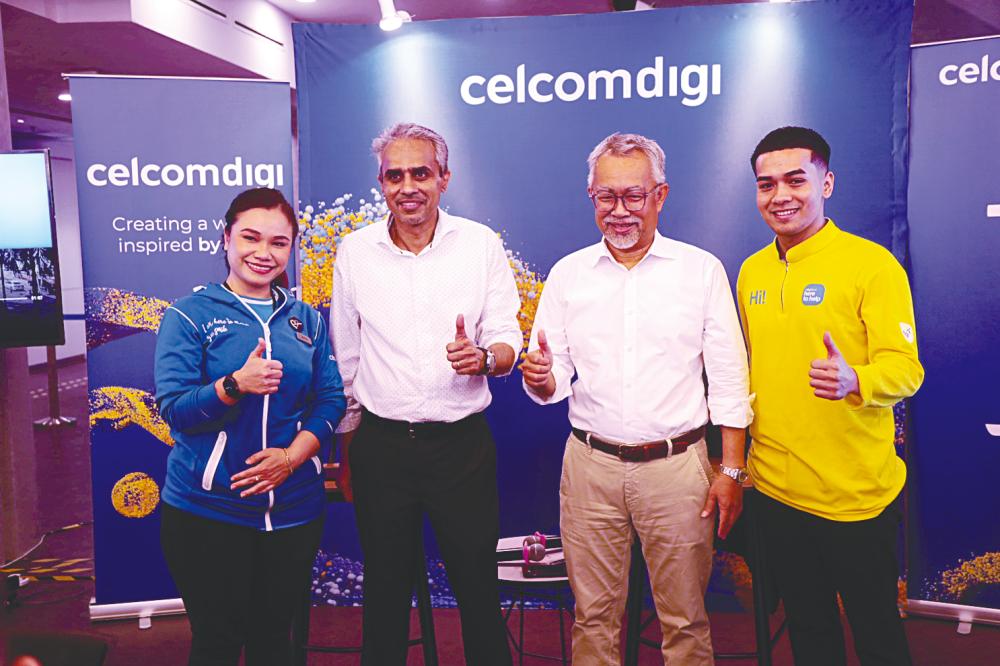 CelcomDigi deputy CEO Albern Murty (second from left) and Idham at CelcomDigi’s Media Open Day.