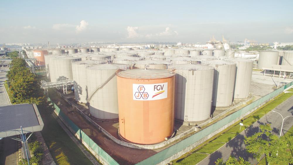 An FGV storage facility. FGV says 86% of the oil produced its mills is now fully traceable to Tier 1 suppliers. – FGV website pix