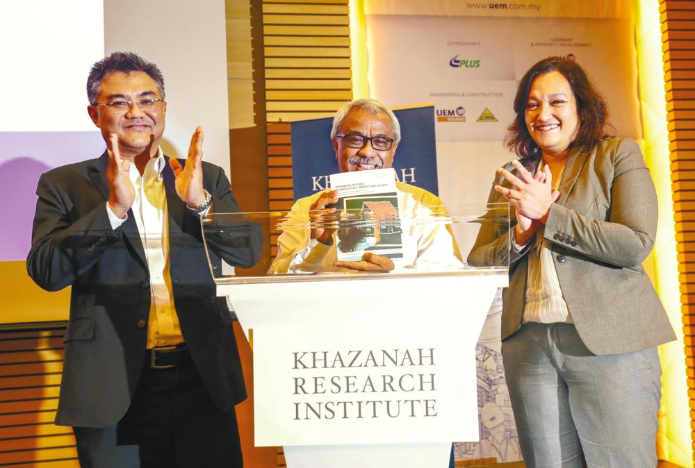 From left: KRI board member Datuk Hisham Hamdan, Nungsari and Suraya launching the report. – ASYRAF RASID/THE SUN