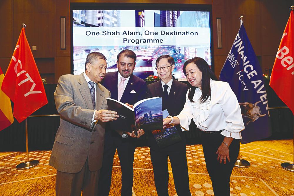 From left: Lim, DoubleTree by Hilton Shah Alam i-City general manager Gagan Talwar, I-Bhd executive director Datuk Eu Hong Chew and Federation of Malaysian Manufacturers (Selangor &amp; Kuala Lumpur branch) chairman Mag Ng Foong Yuon at the AGM.