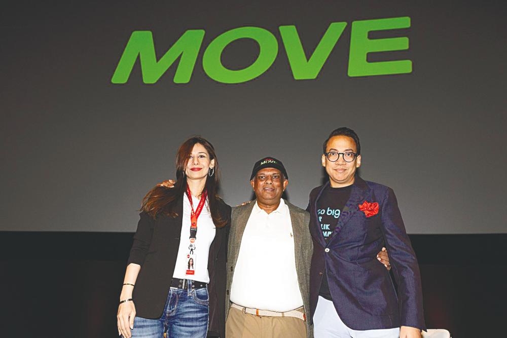 From left: Incoming airasia move CEO Nadia Omer, Fernandes and Zubin at the event.