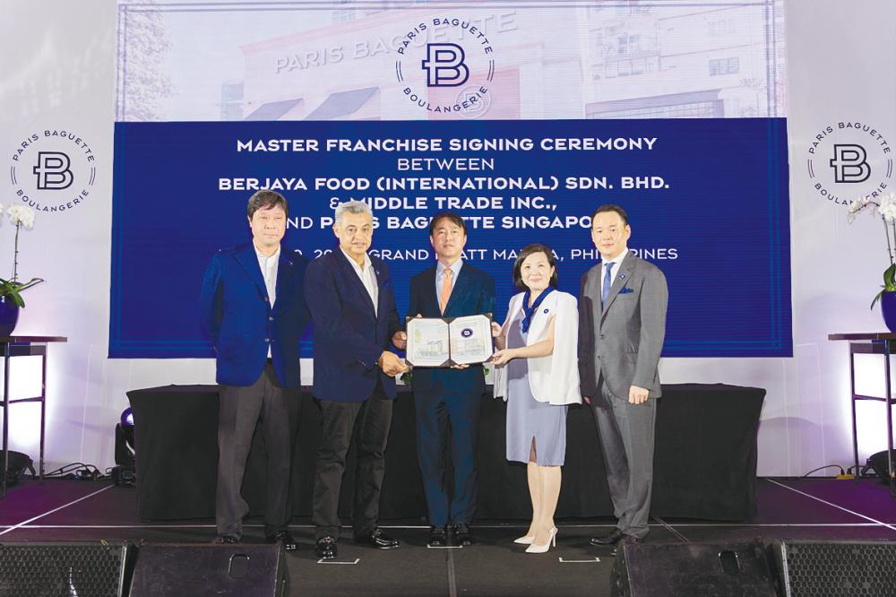 From left: Middle Trade Inc president and CEO Frederick Siy, Quays, Lee, Paris Baguette Southeast Asia CEO Hana Lee, and Hur at the signing ceremony.