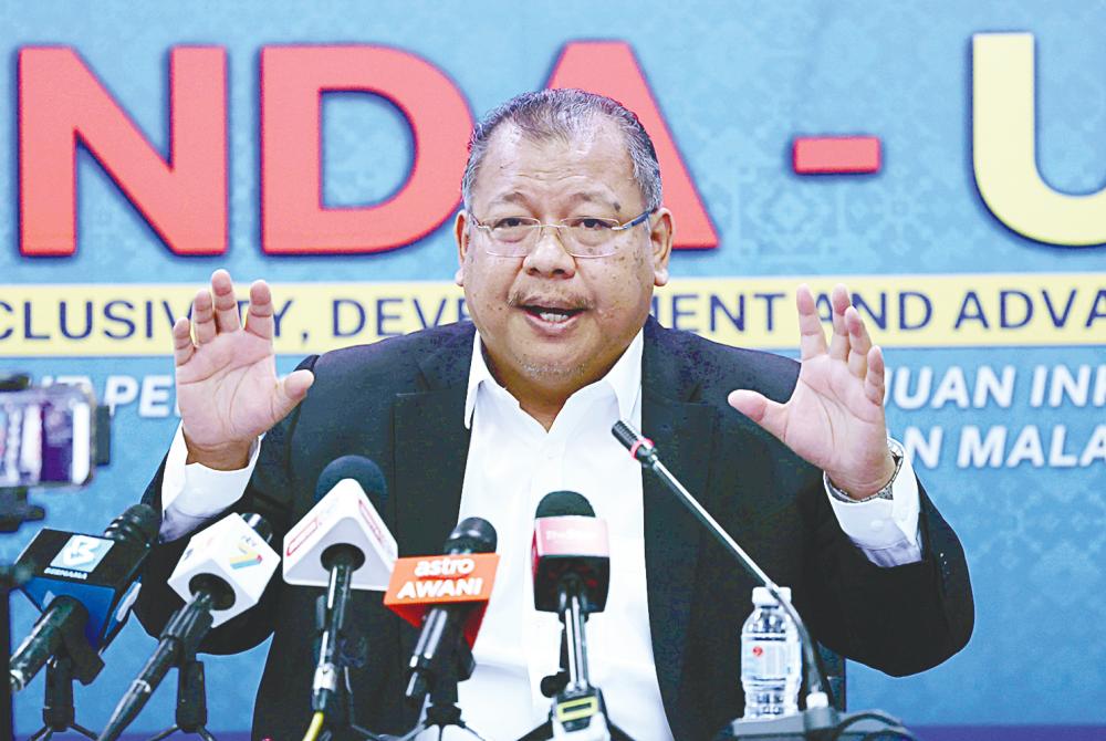 Noor Azlan speaking at the special media briefing on Madani Economy. – Bernamapic
