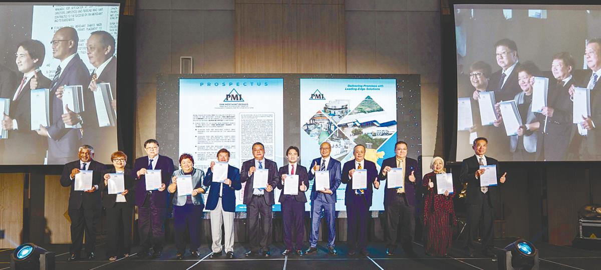 From left: Pan Merchant Bhd directors Viyasan K Krishnan and Datin Ooi Swee Lian, executive directors Lee Cheng Ngee and Wong Nyeon Thiat, chairman Datuk Tan Leh Kiah, Voon Ten, Affin Hwang Investment Bank Bhd managing director, client coverage and corporate development Wan Mohd Firdaus Wan Mohd Fuaad, head of corporate finance A. Hisham Md Hashim, Pan Merchant executive directors Wong Voon Yoong and Wong Voon Shek, and directors Datuk Seri Nurmala Abd Rahim and Fong Kit Chiu at the prospectus launch.