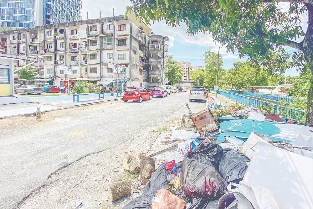 The waste collection facilities at these PHPs are in poor condition and insufficient to handle the volume of waste generated by residents. – AMIRUL SYAFIQ/THESUN