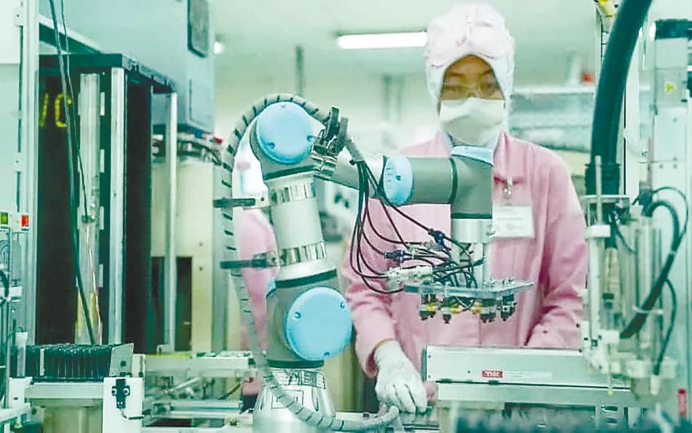 The Ministry of Science, Technology and Innovation is developing a roadmap for, among others, electrical and electronics, vaccine, blockchain, hydrogen economy, nano technology, AI, robotics, advanced materials. – BERNAMAPIX
