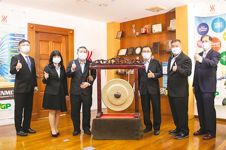 (From left) Independent director Datuk Lim Choon Khim, executive director Theoh Mooi Teng, Cheng, promoter Cheng Mooh Chye, executive director Cheng Mooh Kheng and independent director Tan Peng Lam at the virtual listing ceremony.